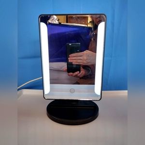 Lighted mirror with vanity tray. It runs on (4) A batteries/micro USB charger.